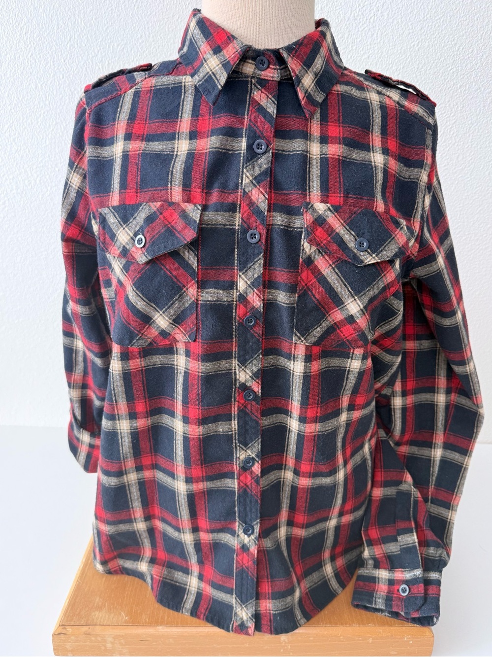 Love Tree Women’s Red Plaid Flannel Button Down Shirt Roll-Tab Sleeves  Size L